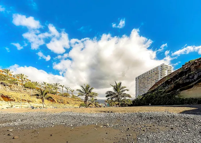 On The Ocean Coast אדחה