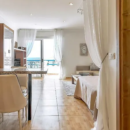 Studio On The Ocean Coast Apartment